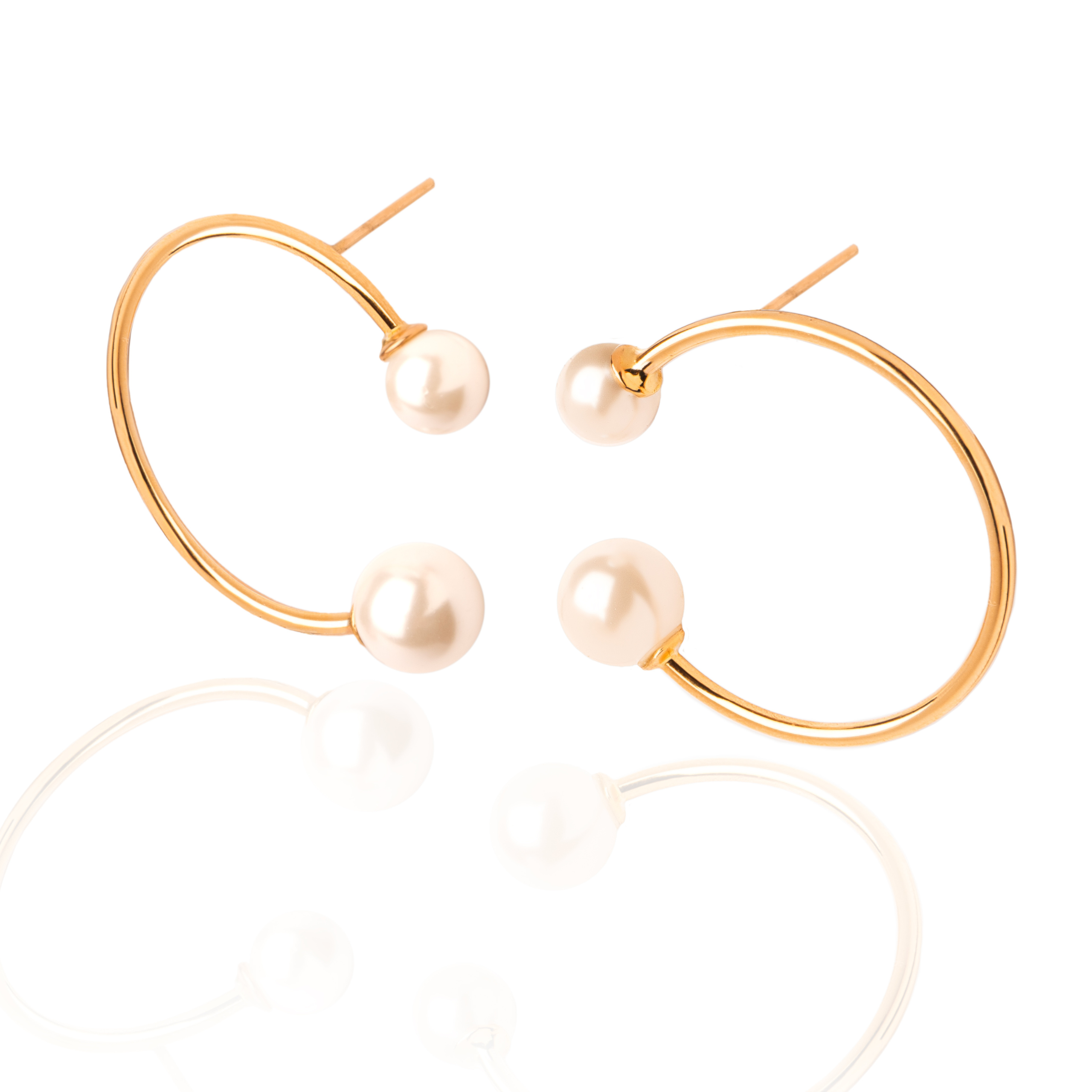 1 گوشواره مرواریدی